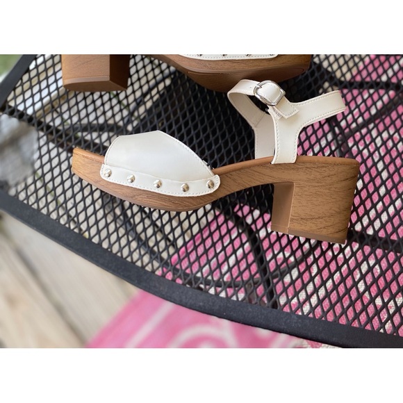 Sandals - Picture 2 of 6